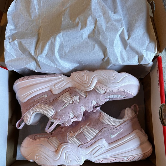 SOLD Nike Tech Hera Pearl Pink Sneakers - Picture 6 of 7